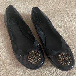 SOLD- CLASSIC Tory Burch Flats!